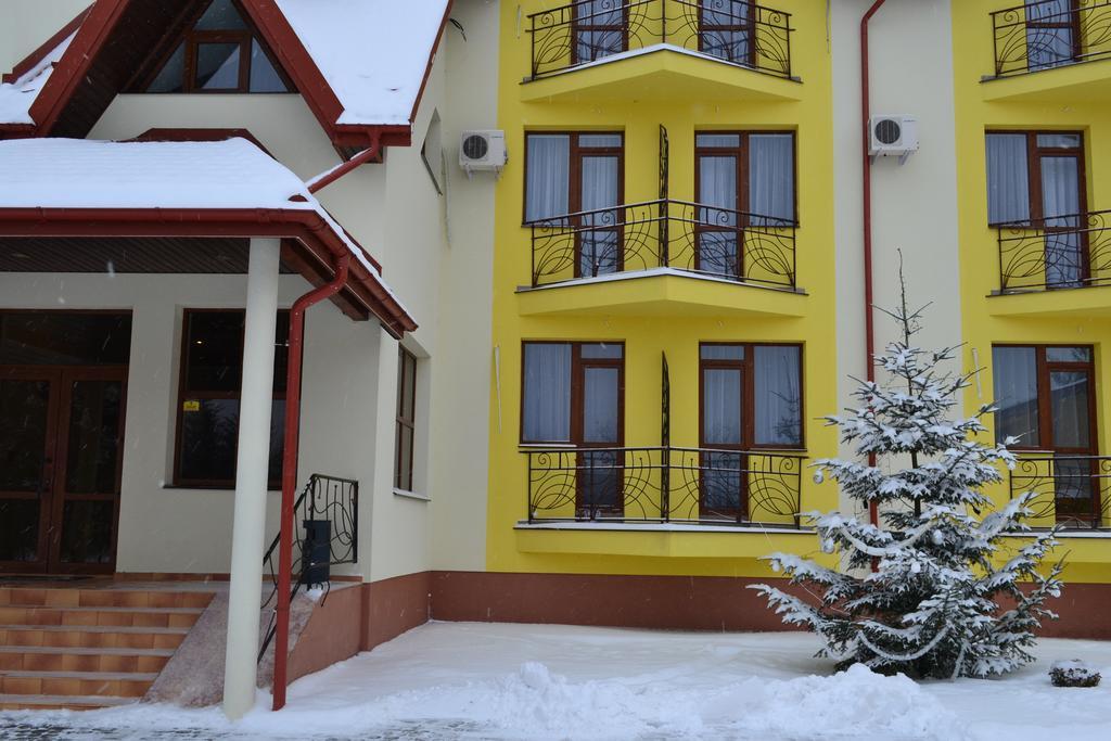 Hotel Restaurant Vizit Truskavets Exterior foto