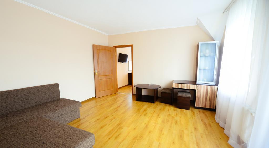Hotel Restaurant Vizit Truskavets Habitación foto