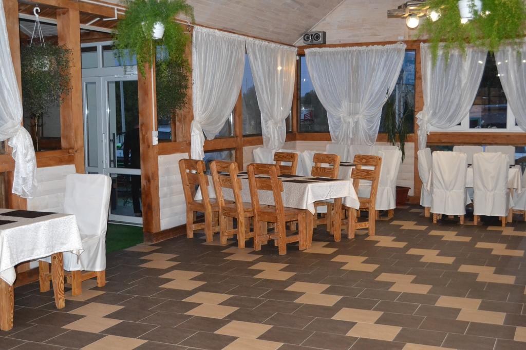 Hotel Restaurant Vizit Truskavets Exterior foto