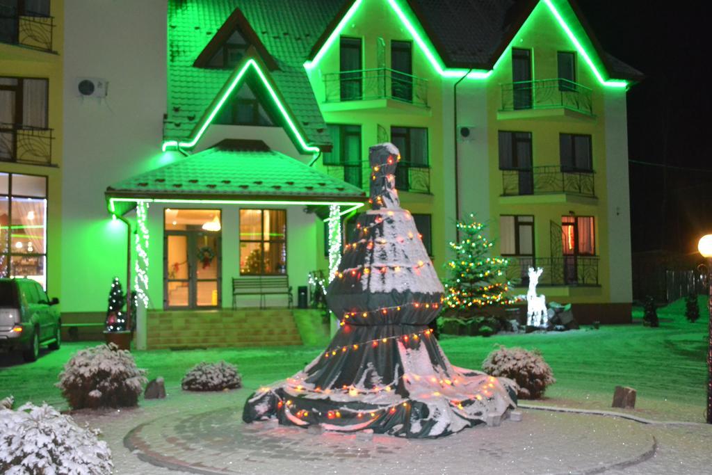 Hotel Restaurant Vizit Truskavets Exterior foto