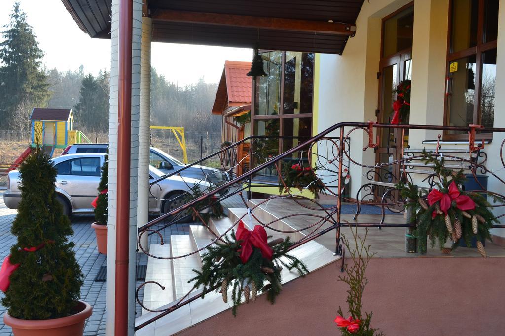 Hotel Restaurant Vizit Truskavets Exterior foto