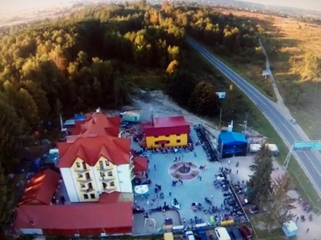 Hotel Restaurant Vizit Truskavets Exterior foto