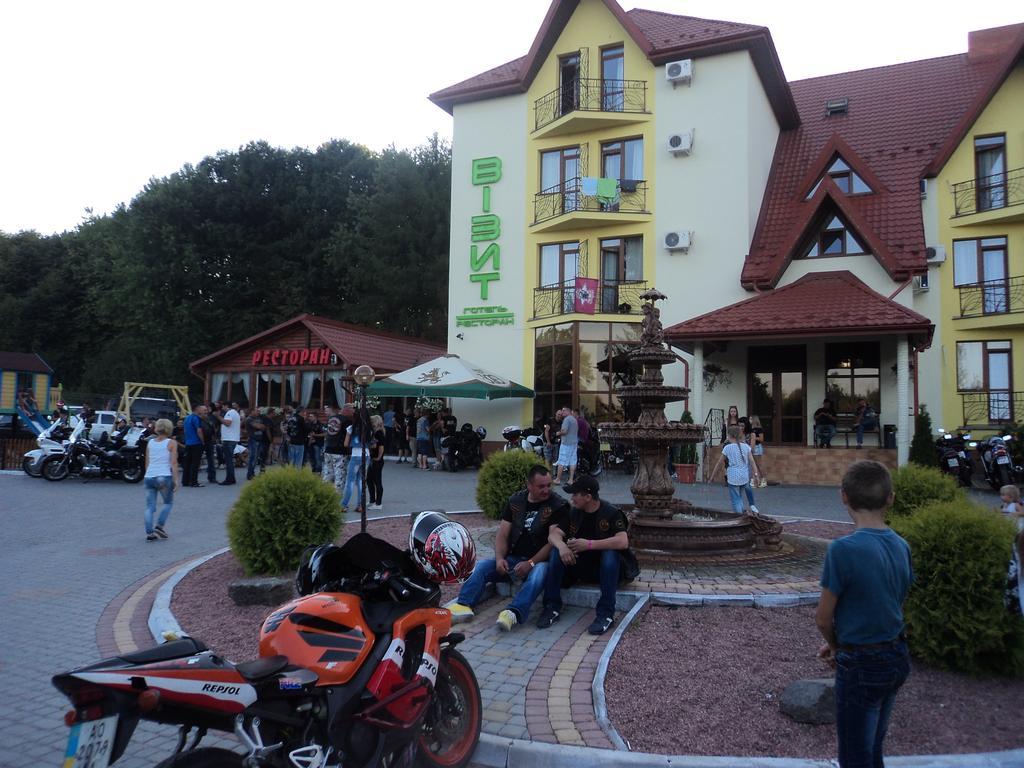 Hotel Restaurant Vizit Truskavets Exterior foto