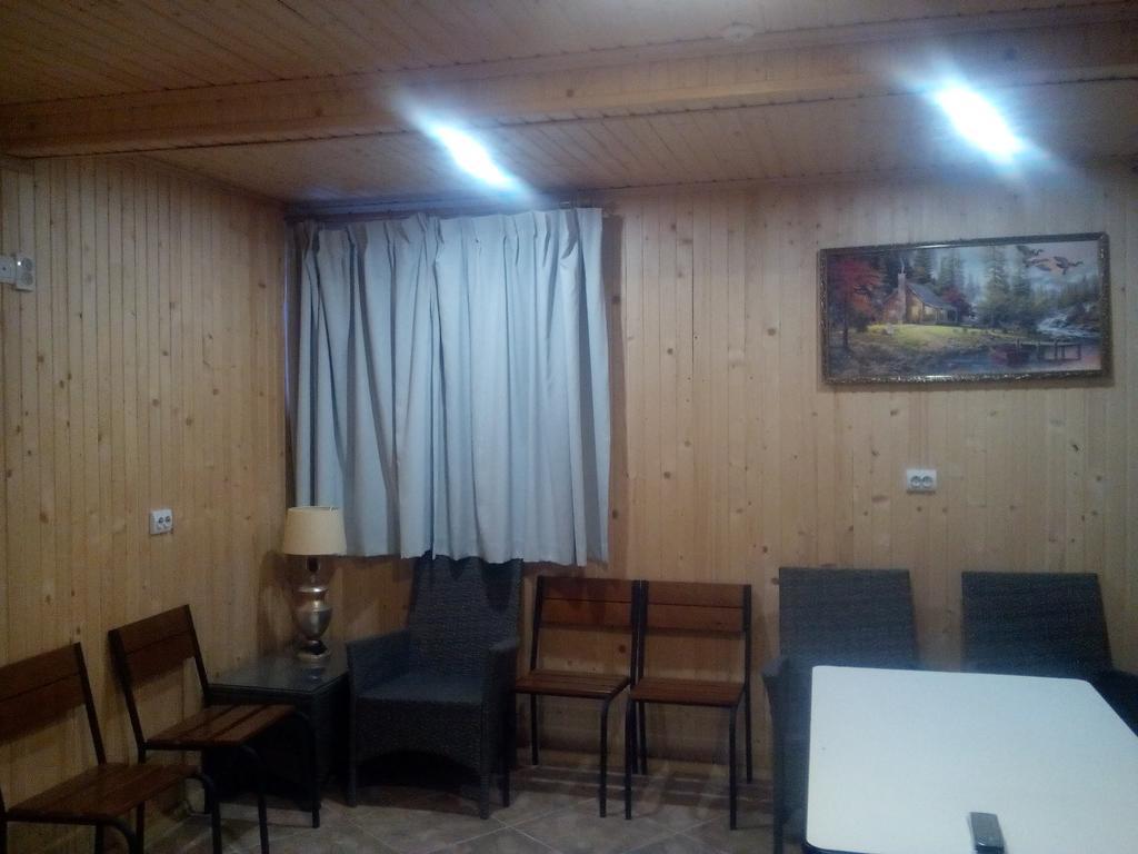 Hotel Restaurant Vizit Truskavets Exterior foto
